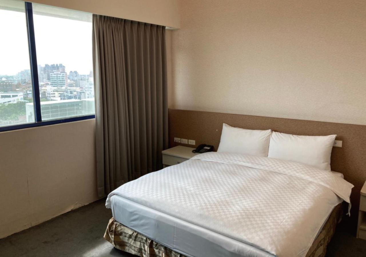 Shun-Yi Business Hotel Chiayi City Exterior photo