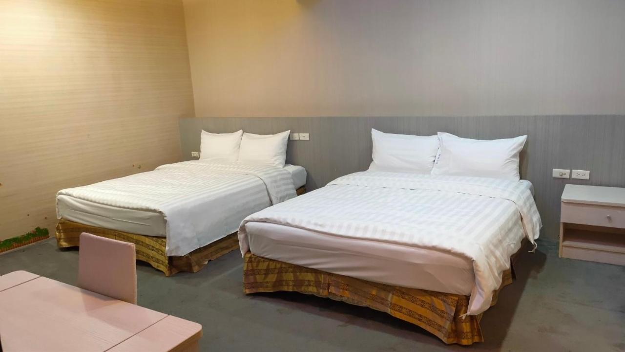 Shun-Yi Business Hotel Chiayi City Exterior photo