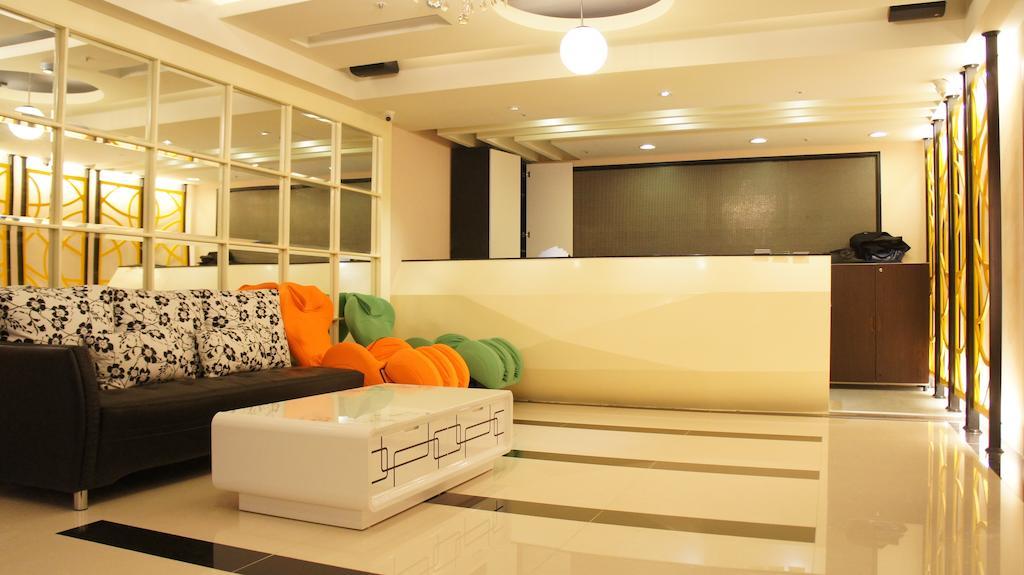 Shun-Yi Business Hotel Chiayi City Exterior photo