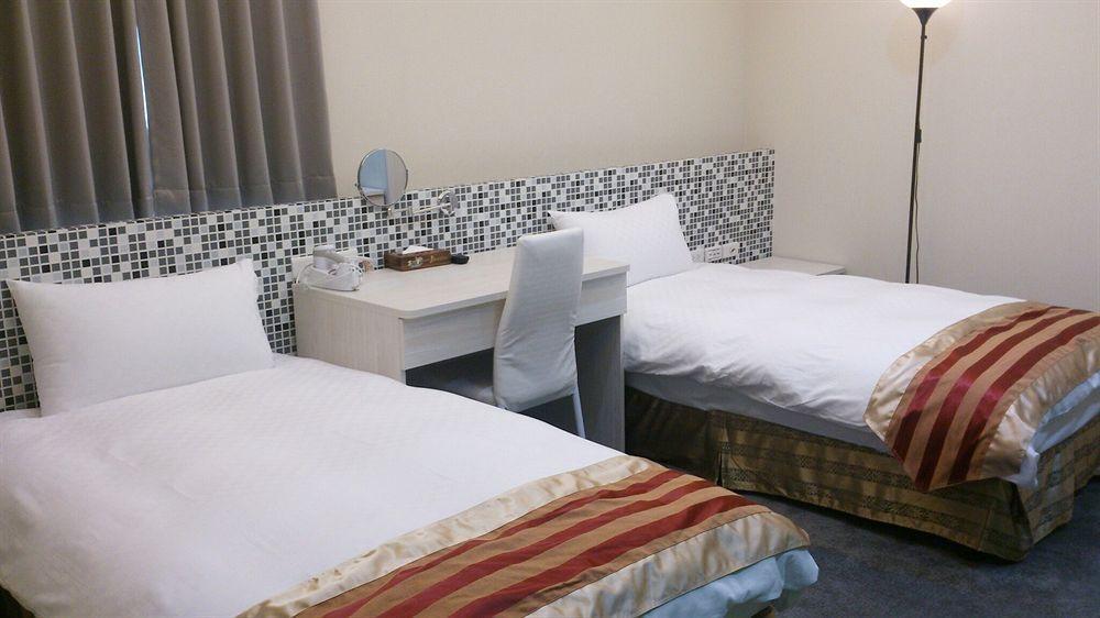 Shun-Yi Business Hotel Chiayi City Exterior photo