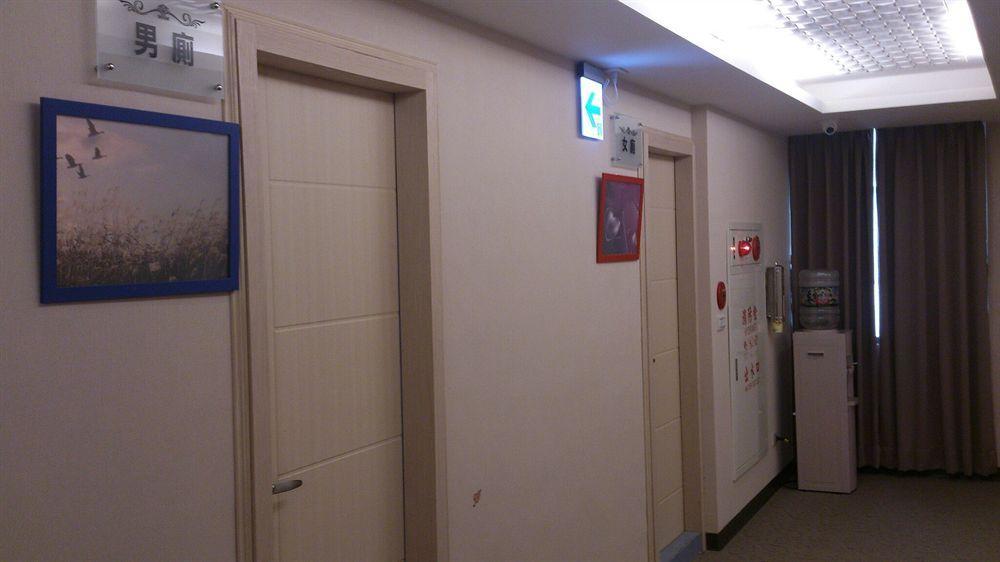Shun-Yi Business Hotel Chiayi City Exterior photo