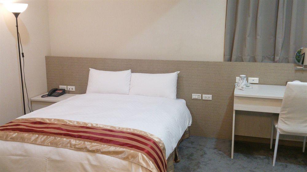 Shun-Yi Business Hotel Chiayi City Exterior photo
