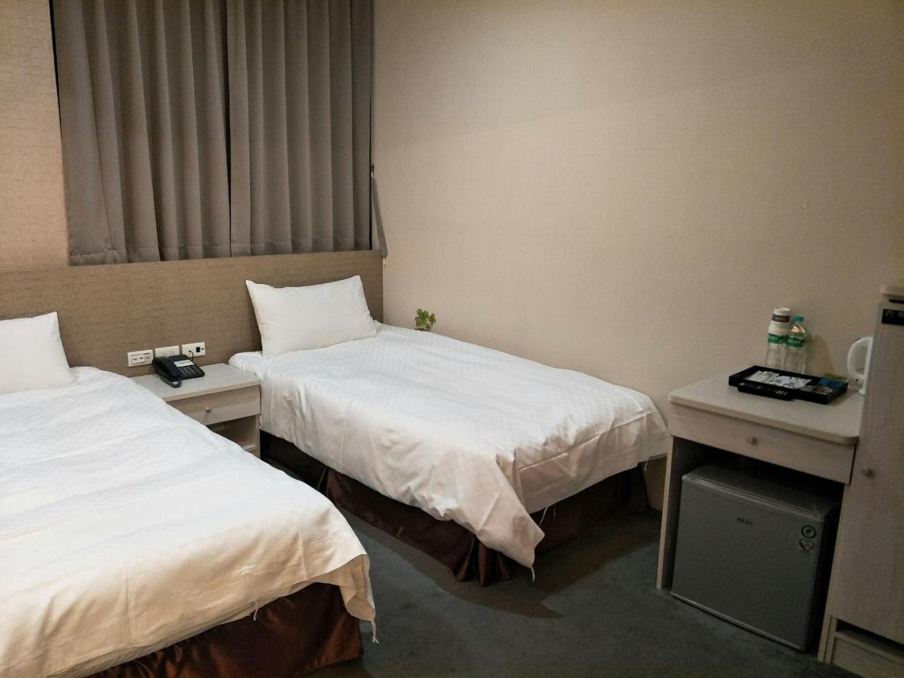 Shun-Yi Business Hotel Chiayi City Exterior photo